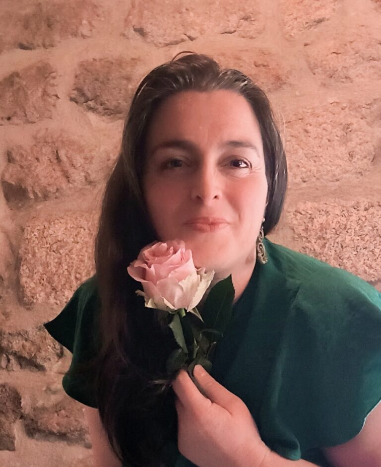 Amandine Valla, praticienne en soins du féminin et espaces sacrés