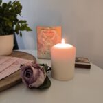 Rose et bougie dans mon espace de soin